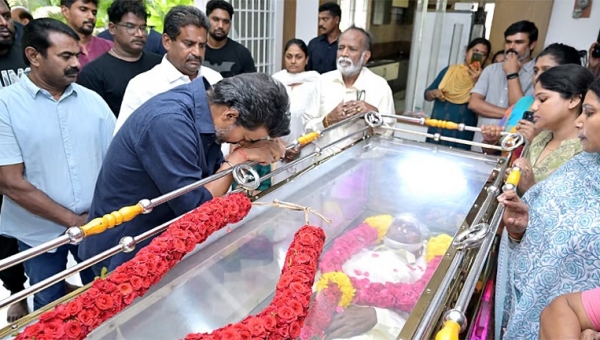 பாரதி ராஜாவின் உடலுக்கு முதல்வர் விஜய் மாலை அணிவித்து மரியாதை!!